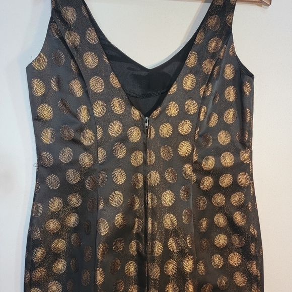 FAIRWEATHER Retro Black and Gold circle pattern mini dress V-neck. Zip up. - Picture 8 of 9